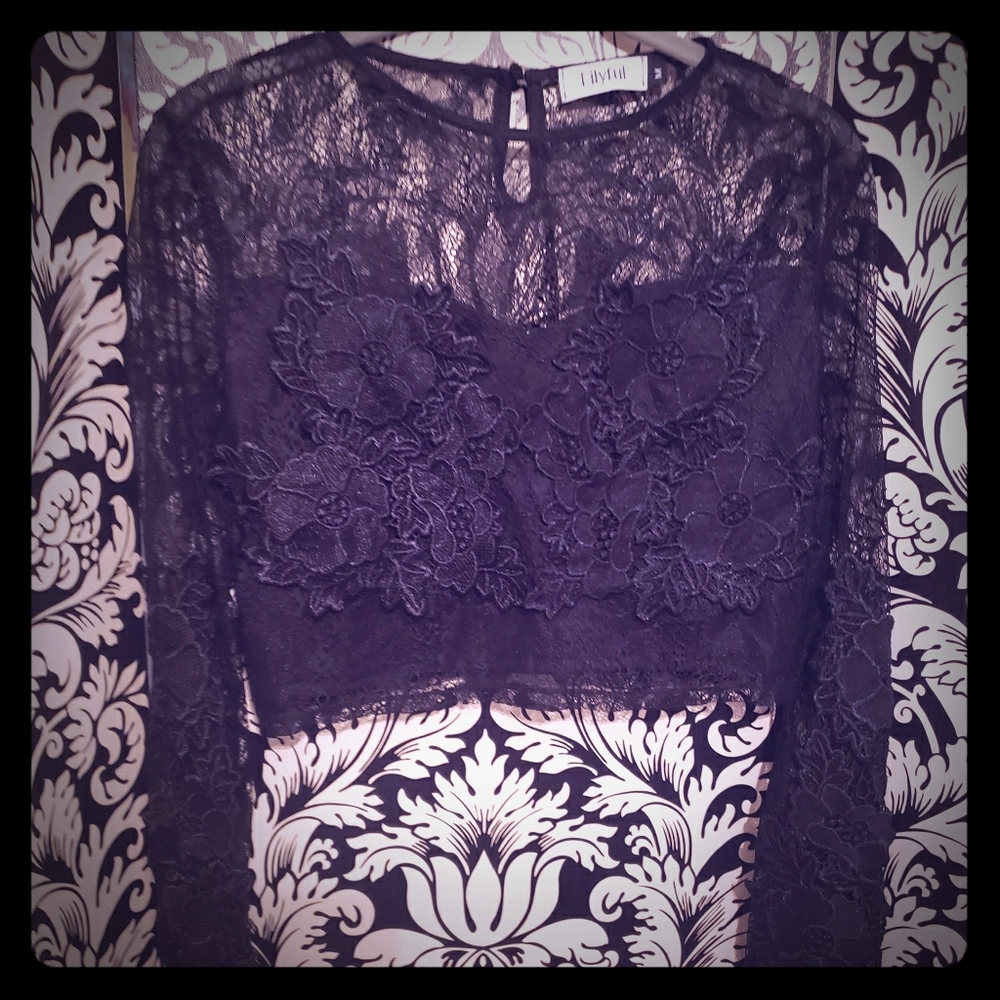 Beautiful black lace cropped M top nwot